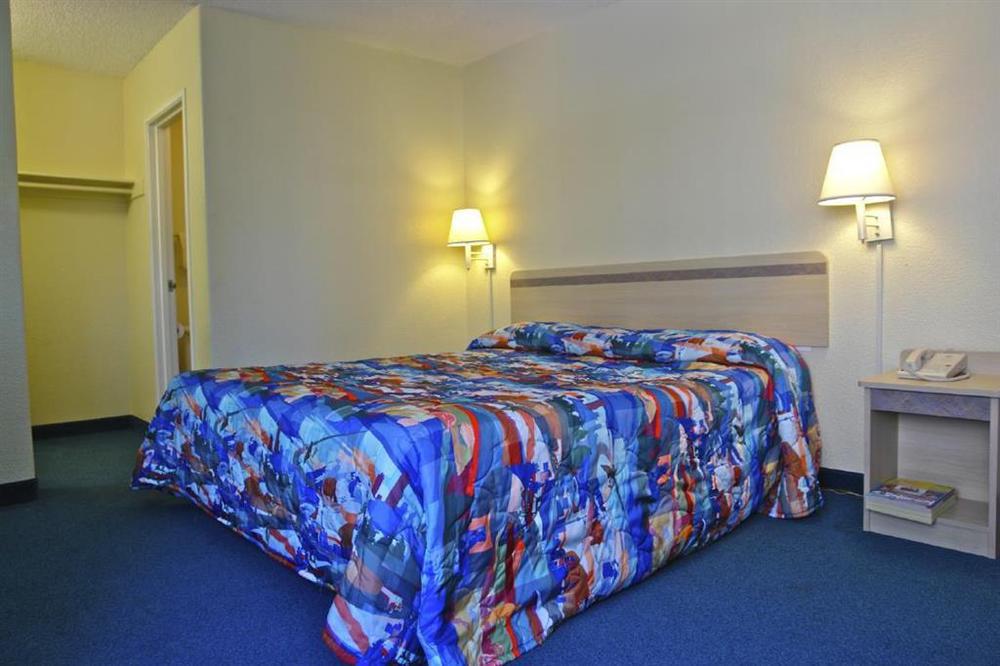 Cathedral Hill Hotel San Francisco Room photo