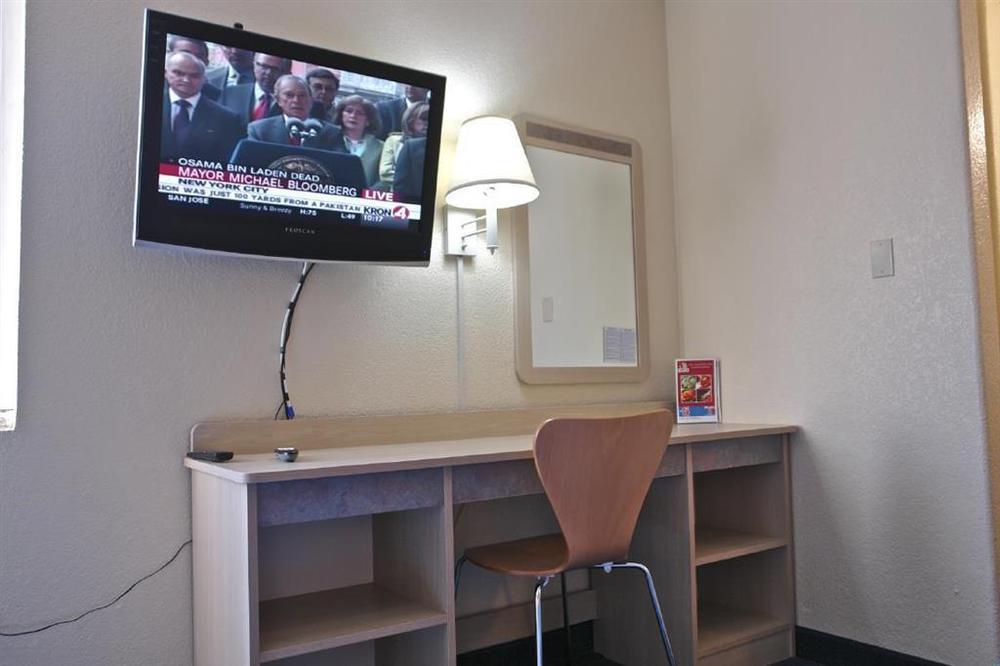 Cathedral Hill Hotel San Francisco Room photo
